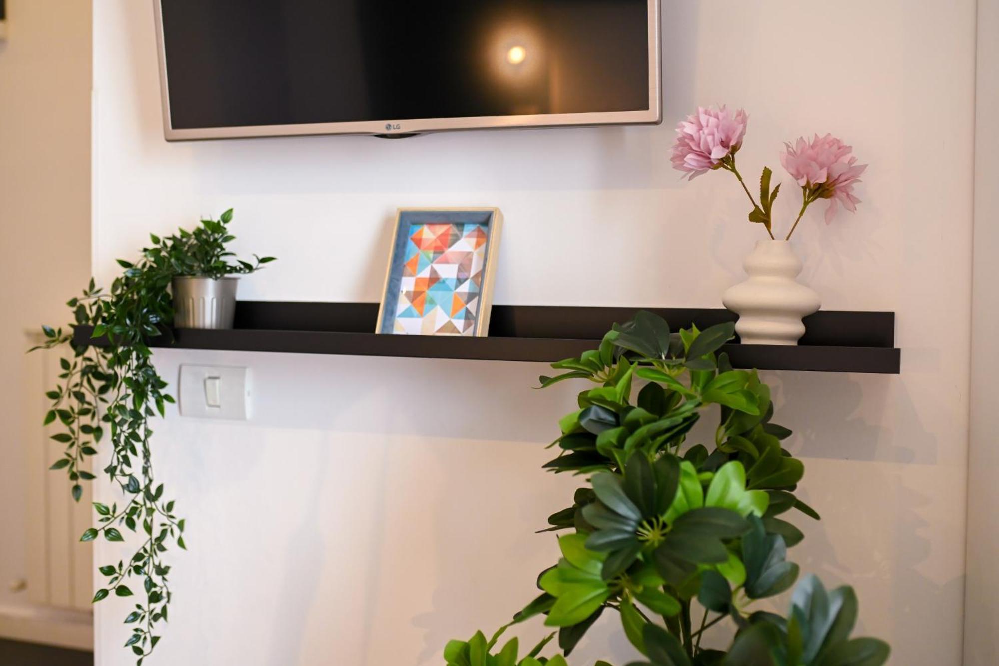 Urban Elegance - Stylish Central Accommodation Bukarest Zimmer foto