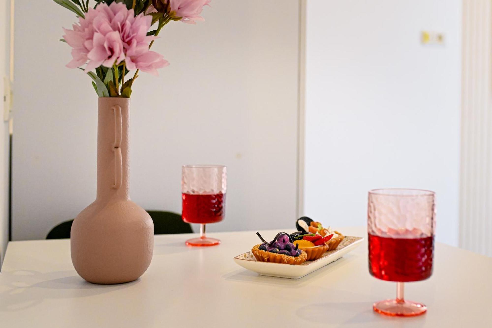 Urban Elegance - Stylish Central Accommodation Bukarest Zimmer foto