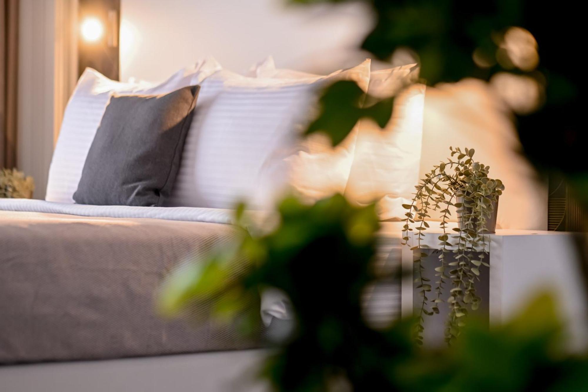 Urban Elegance - Stylish Central Accommodation Bukarest Zimmer foto