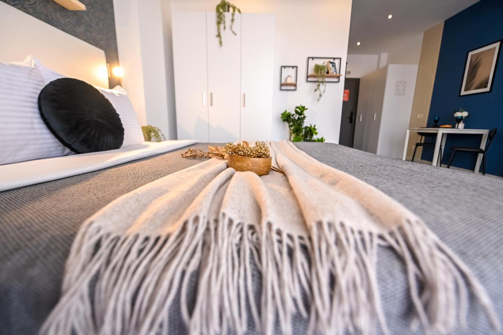 Urban Elegance - Stylish Central Accommodation Bukarest Zimmer foto