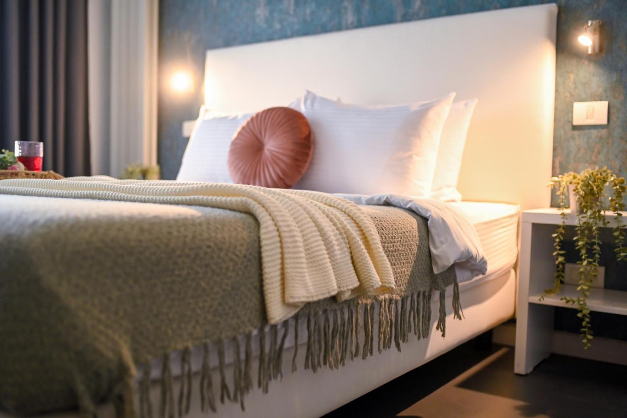 Urban Elegance - Stylish Central Accommodation Bukarest Zimmer foto